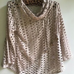 LULU-B, TOP. COMPY CLOTHING SHELL COLOR.  STYLISH